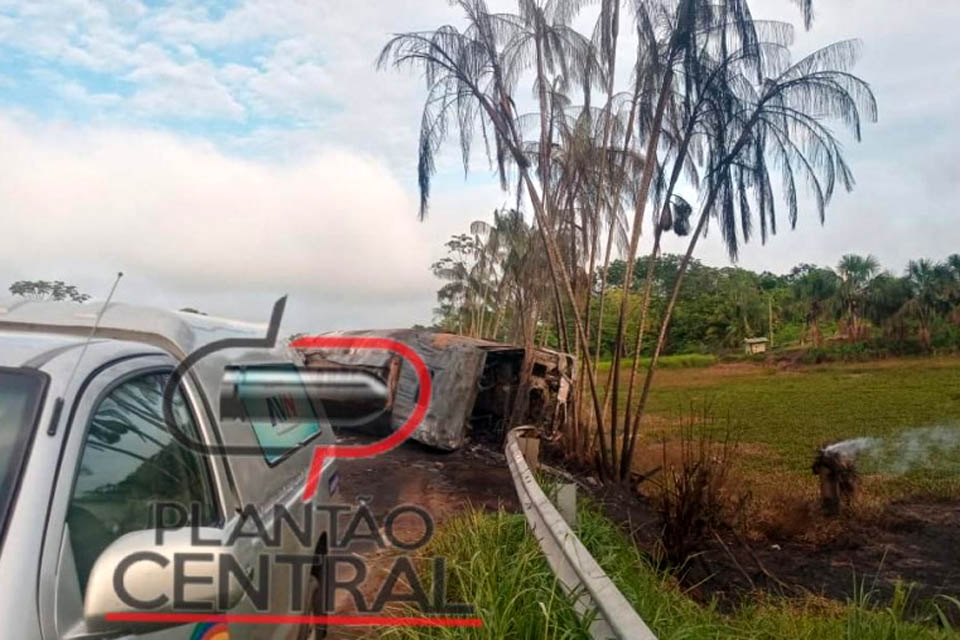 Motorista De Caminh O Tanque Morre Carbonizado Ap S Acidente Na Br