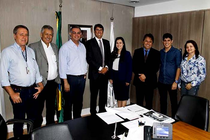 Prefeita acompanha tramitação de emendas federais em Brasília
