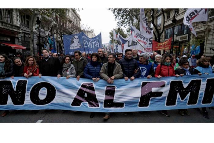 Milhares de manifestantes protestam contra FMI na Argentina