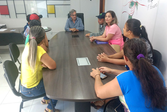  Secretário de Educação Cesar Licório recebe comissão de moradores de Rio Pardo