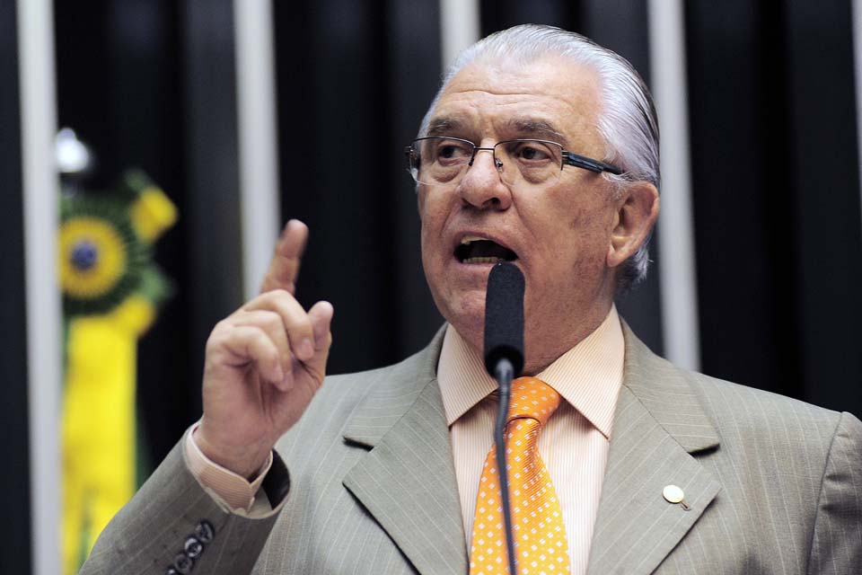 Ex-senador Moreira Mendes morre vítima de câncer