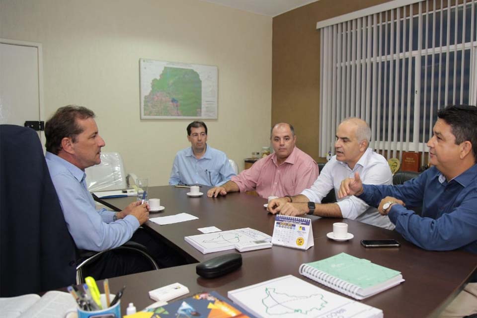 Prefeito Hildon Chaves recebe visita de presidente e diretores da Energisa/RO