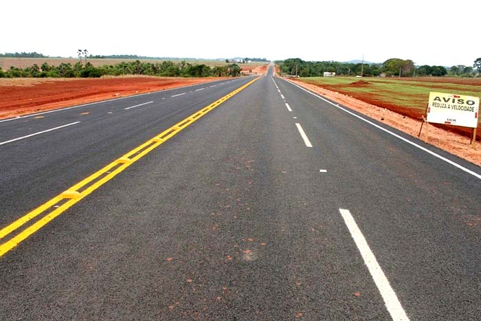 Governo retoma obras para deixar os 52 municípios rondonienses com acessos asfaltados