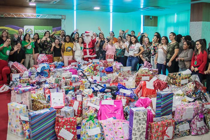 Servidores do estado tornam real o sonho de 800 crianças doando presentes de Natal dentro do projeto Papai Noel dos Correios