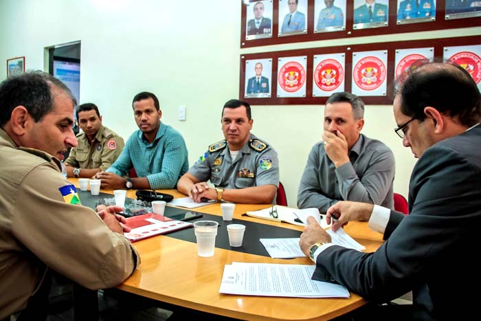 Assinados projetos que alteram lei da organização básica do Corpo de Bombeiros e Polícia Militar  para melhorar a segurança pública em Rondônia