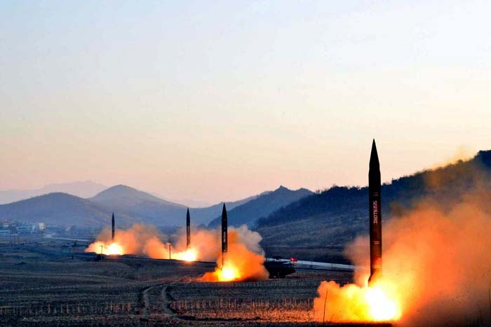 Imagens mostram teste de novos mísseis da Coreia do Norte