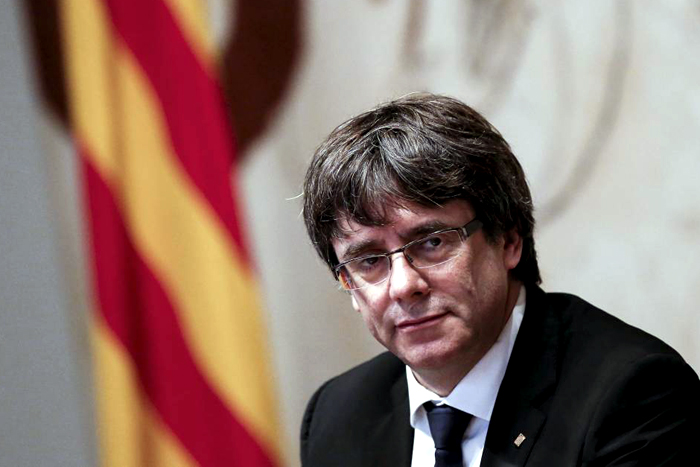 Separatistas querem reeleger Puigdemont presidente da Catalunha
