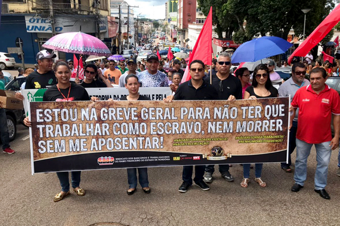 SEEB-RO - Bancários de Rondônia foram às ruas contra a reforma da previdência