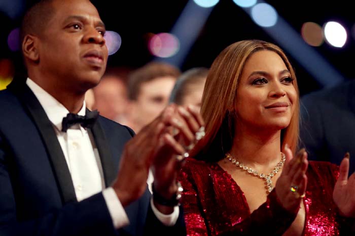 Beyoncé e Jay-Z dão bolsa de 85 mil dólares a fã