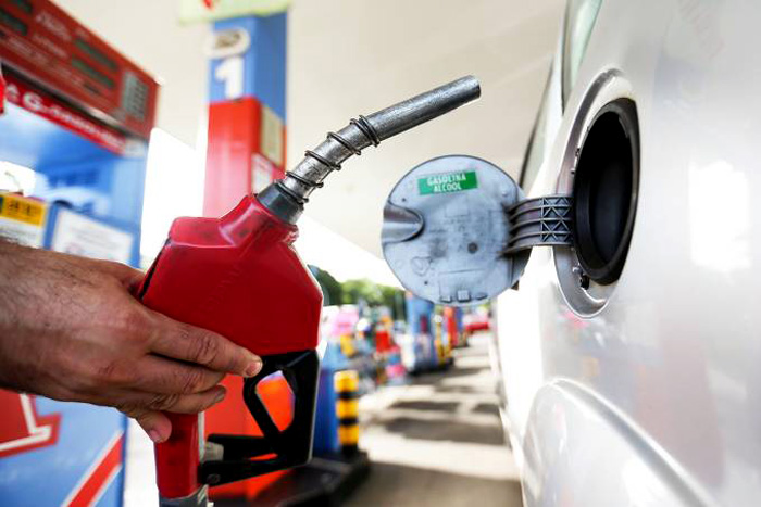 Após polêmica, Petrobras passa a divulgar preço médio da gasolina