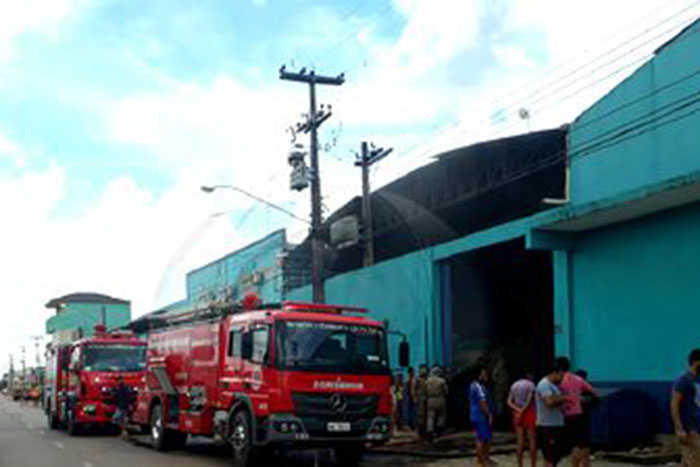Porto Velho: Supermercado Peg Pag é consumido por incêndio 