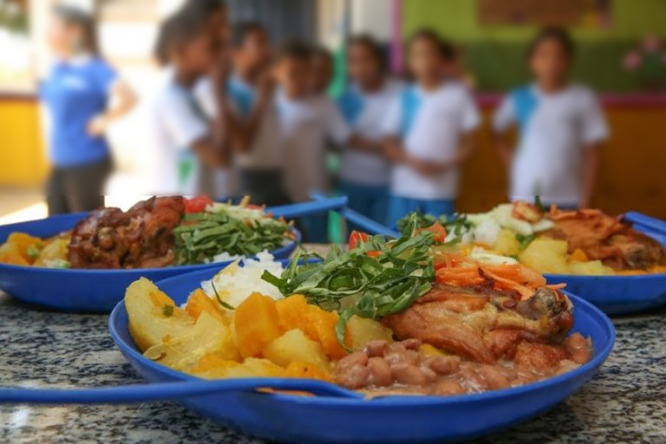 É PROIBIDO COMER! – ‘Secretaria de Educação de Rondônia está constrangendo professores, diretores e demais funcionários das escolas’