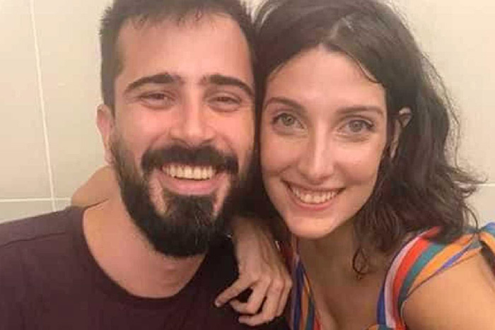 Clarice Falcão posta foto com o namorado: 'Nem parece que se odeiam'