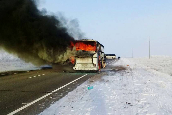Incêndio em ônibus mata 52 pessoas no Cazaquistão