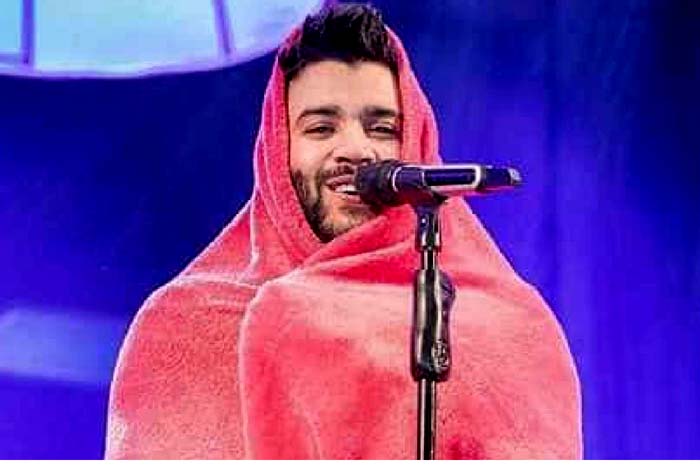 Gusttavo Lima revela história fofa sobre uso de cobertor durante show