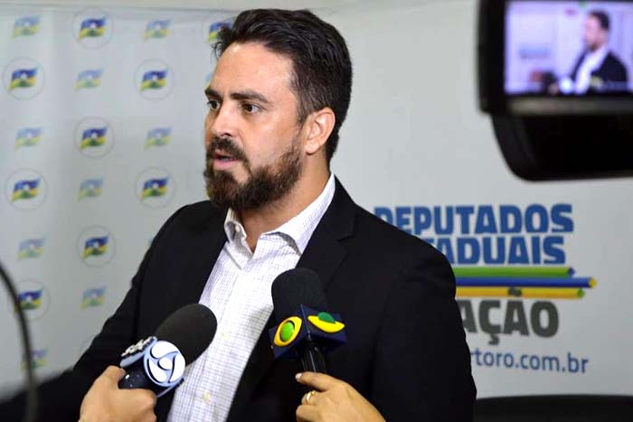 Léo Moraes garante que batalha por posse de concursados aprovados continua