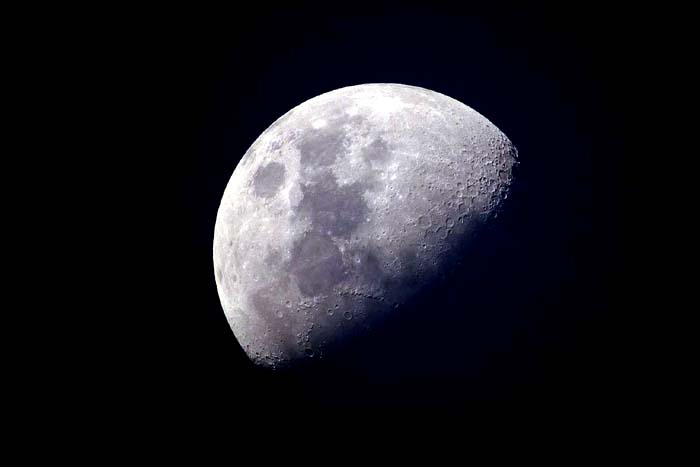 China pretende lançar 'lua artificial' ao Espaço em 2020
