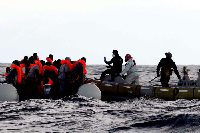 Acidente deixa mais de 100 desaparecidos no Mediterrâneo