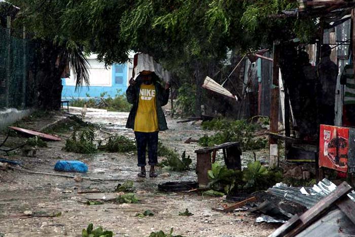 Furacão Maria segue rota de destruição pelo Caribe