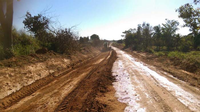 Prefeitura recupera estradas rurais de Tarilândia 