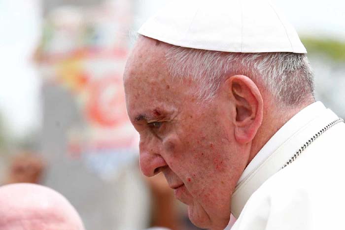 Papa é chamado por 420 religiosos a mediar crise na Espanha