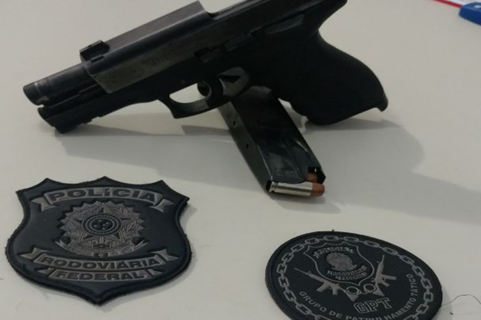  PRF prende condutor com arma de fogo de uso restrito em Buritis