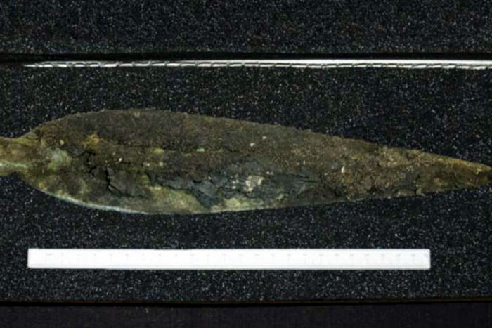 Espada de bronze encontrada na Escócia tem 3 mil anos