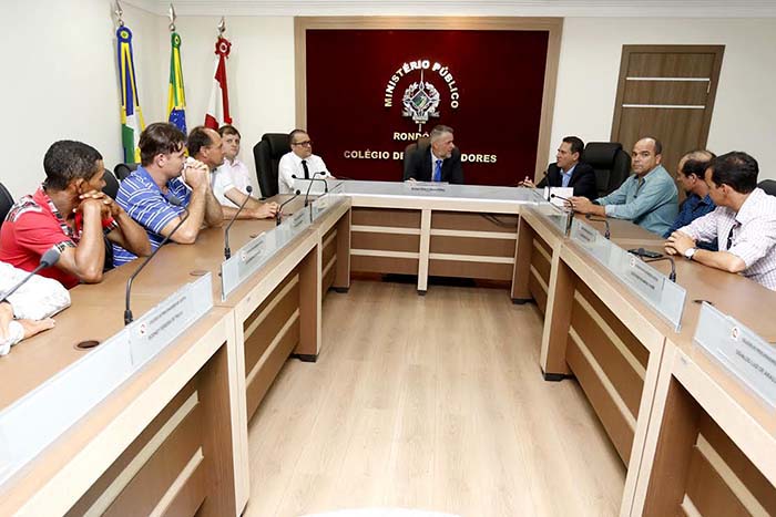 Maurão intervém junto ao MP-RO para assegurar aulas em Minas Nova