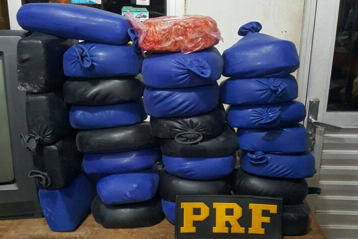 PRF apreende 27 quilos de cocaína e prende dois suspeitos na BR-364