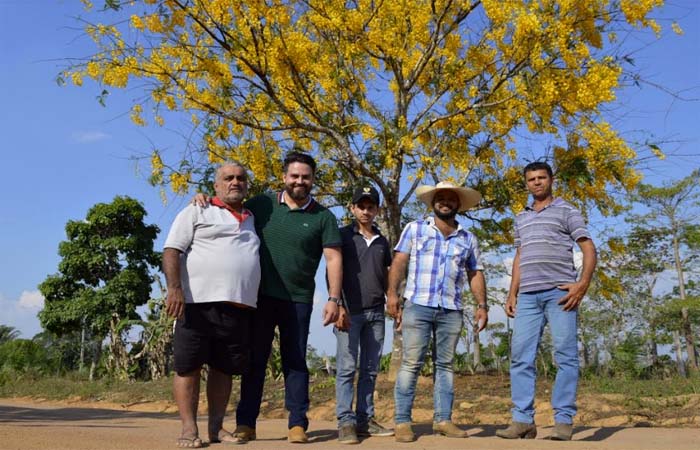 Léo Moraes visita de União Bandeirantes e destina recursos para fomentar agricultura do distrito