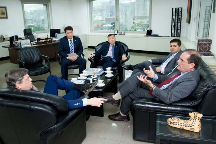 Vice-governador e superintendente de indústria e comércio apresentam Rondônia a sul coreanos