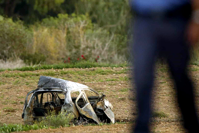 Jornalista morre em explosão de carro-bomba em Malta