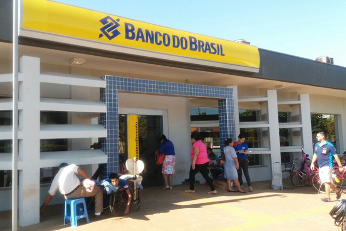 Clientes e funcionários revoltados com descaso do Banco do Brasil em Guajára-Mirim