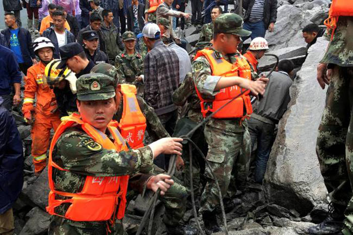 Desmoronamentos complicam buscas por 93 desaparecidos na China
