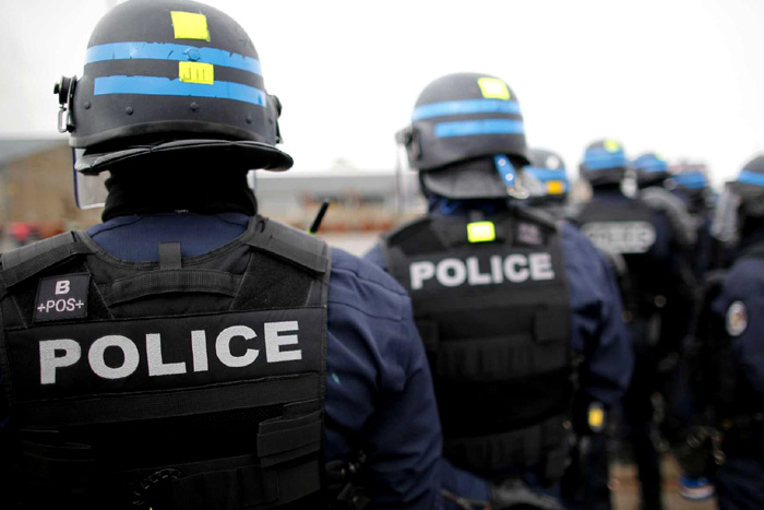 Polícia francesa prende 10 suspeitos de planejar 'matar políticos'