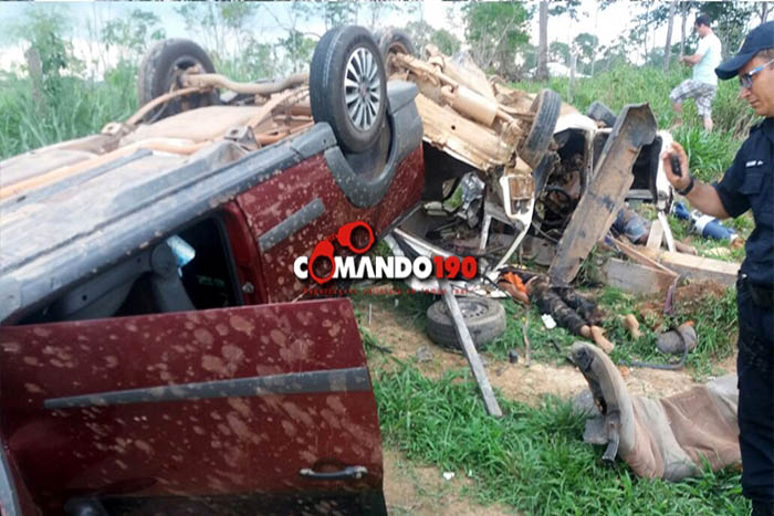Colisão entre dois carros deixa 5 mortos em Ji-Paraná