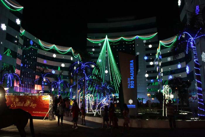 Natal de Luz reúne centenas de pessoas em um espetáculo de som, luzes e cores no Complexo Rio Madeira