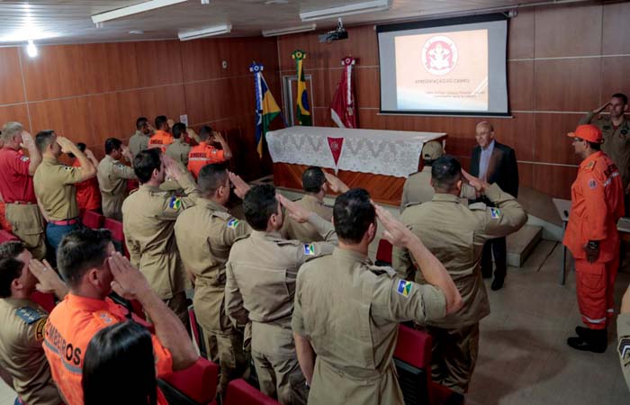 Em visita ao Comando do Corpo de Bombeiros, em Porto Velho, governador Confúcio Moura elogia economia e disciplina