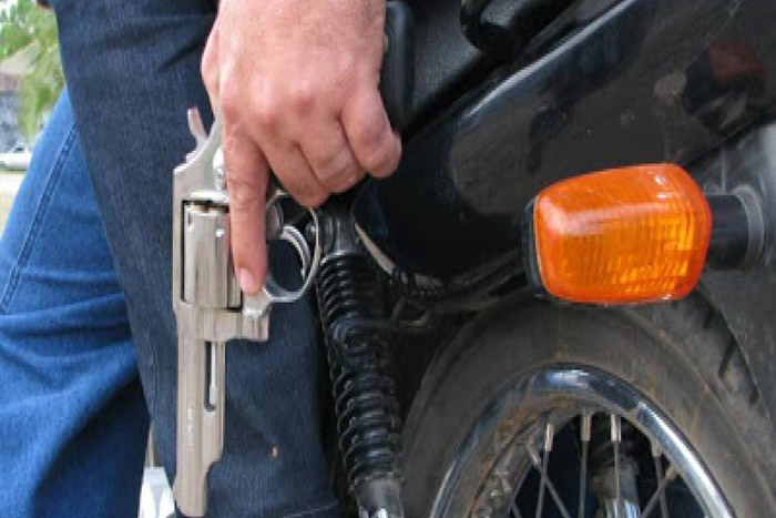 Motociclista atira em direção à residência do prefeito do município de Nova União