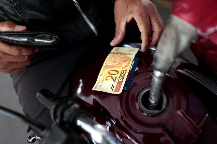 Preço da gasolina volta a subir e passa de R$ 3,90