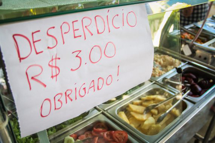 Procon Rondônia alerta que é ilegal cobrarem por desperdício de alimentos