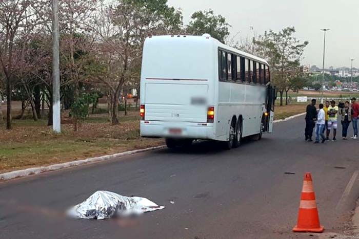 Homem morre atropelado por ônibus em Rolim de Moura