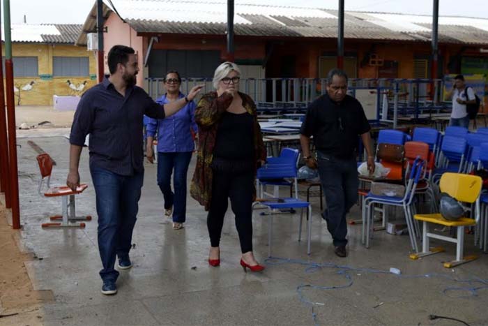 Deputado Léo Moraes visita Escola atingida por forte chuva e intercede por reparos