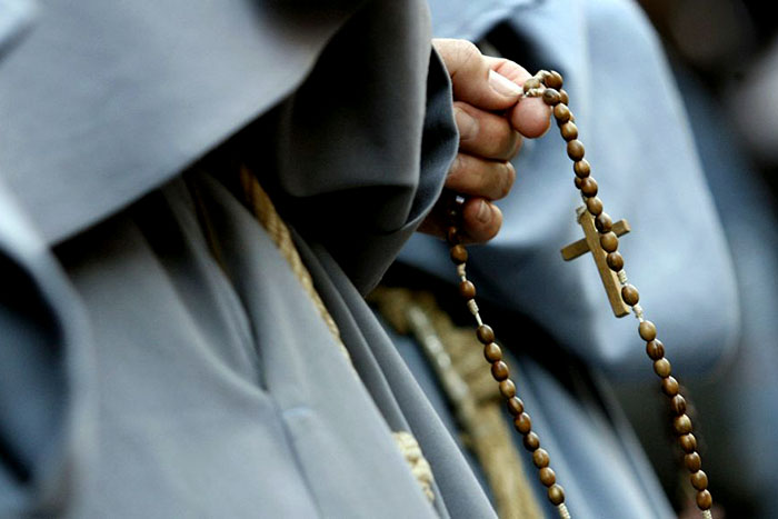 Presa freira que escolhia crianças 'submissas' para padres estupradores
