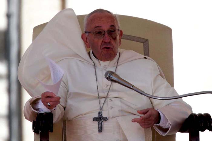 Papa Francisco faz apelo por 'mundo sem armas nucleares'