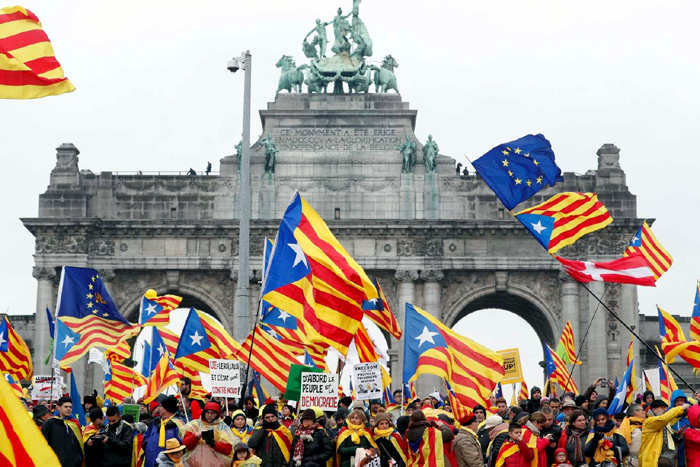 Milhares protestam em Bruxelas por independência da Catalunha