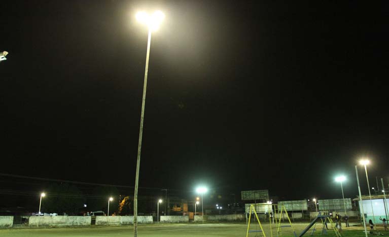 Porto Velho - Prefeitura recupera iluminação do Poliesportivo do Embratel