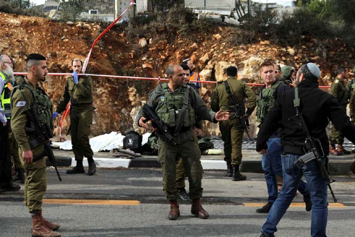 Ataque a ponto de ônibus deixa mortos e feridos na Cisjordânia