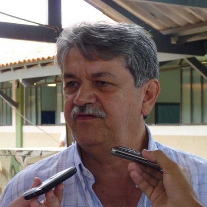 Exclusivo – Ex-governador é acusado de descontar ilegalmente 3% do salário de comissionados e repassá-los a partidos