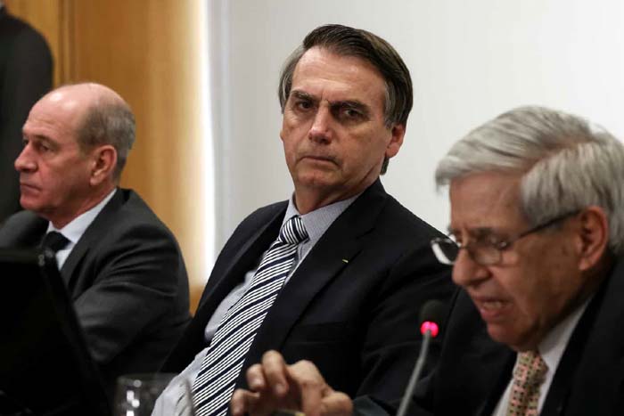 Bolsonaro faz reunião de emergência para tratar da crise na Venezuela